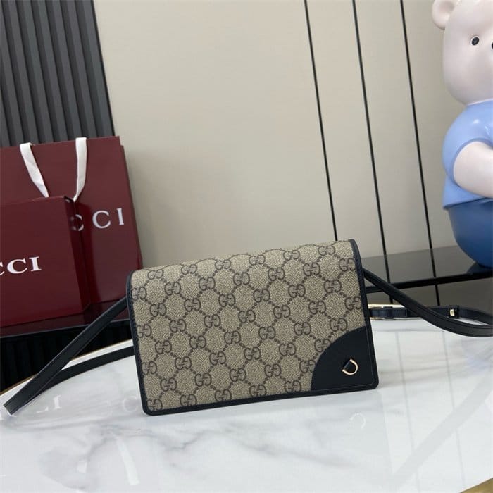 GUCCI 구찌 GG 엠블럼 슈퍼 미니 숄더백 820688 2024/신상