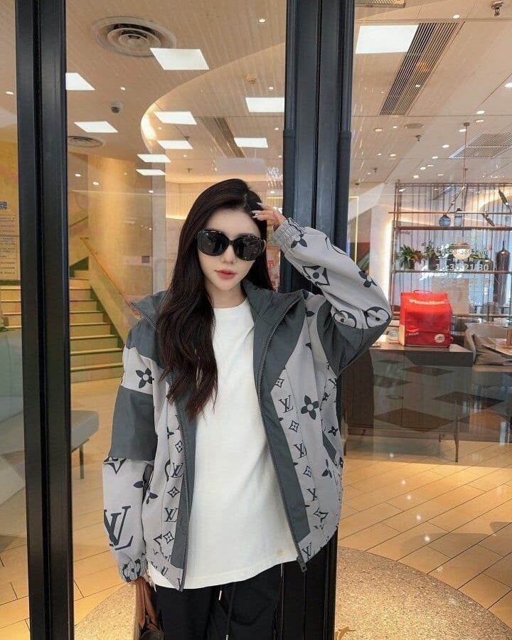 LOUIS VUITTON 루이비통 버클넥 모노그램 윈드브레이커