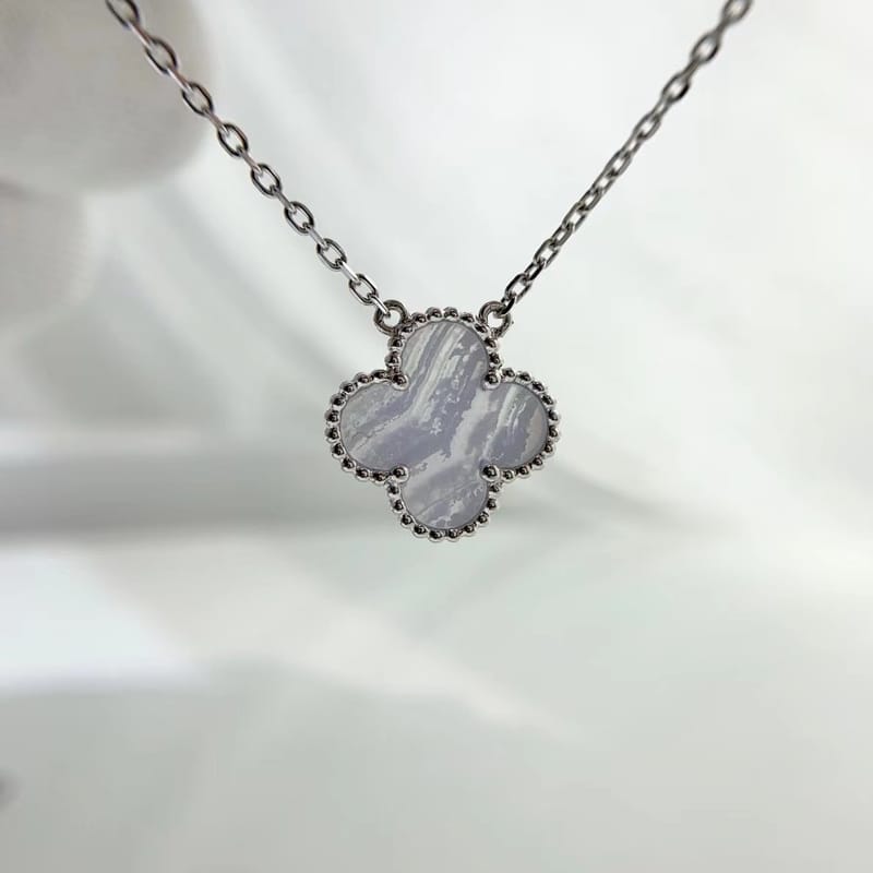 VAN CLEEF & ARPELS 반클리프 알함브라 팬던트 칼세도니