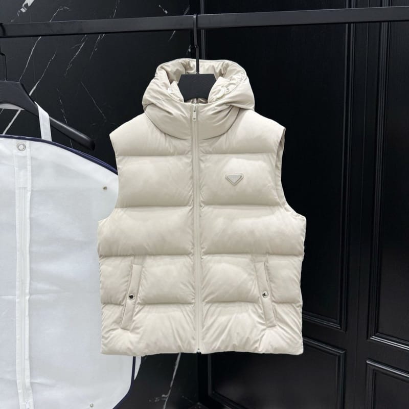 PRADA 프라다 메탈 플레이트 리나일론 다운 베스트 2COLOR