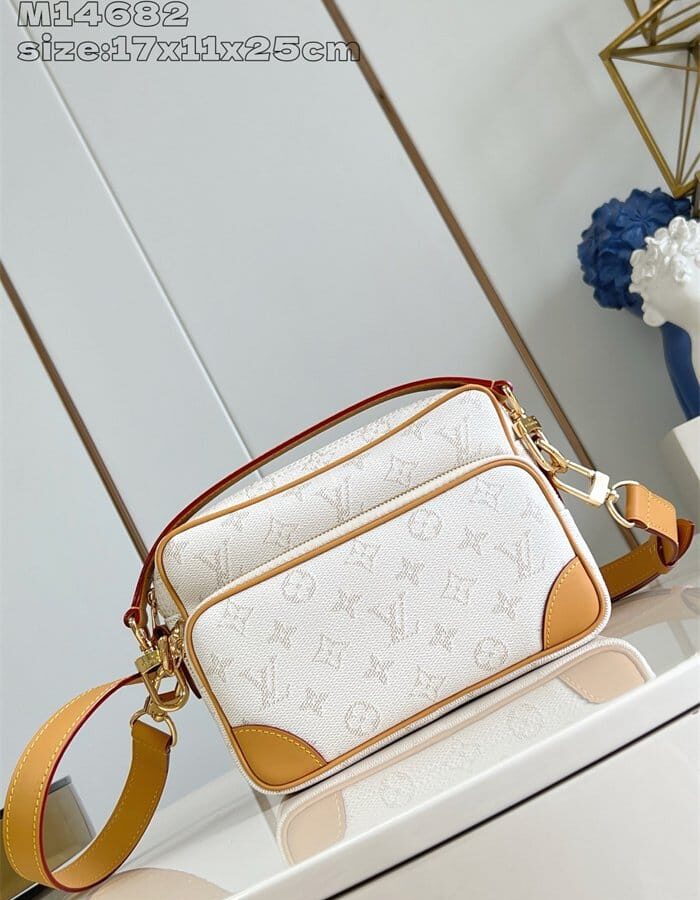 LOUIS VUITTON 루이비통 닐 크로스백 M14682