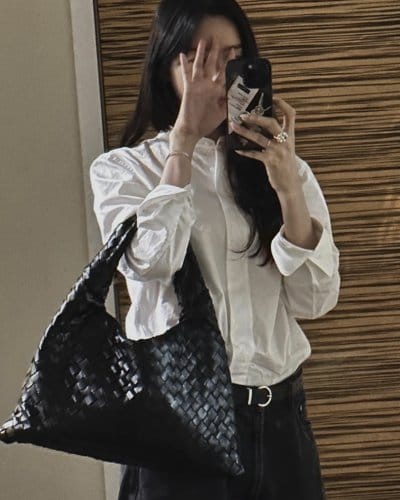 [배우 이청아] BOTTEGA VENETA 보테가베네타 홉 스몰 레더 숄더백