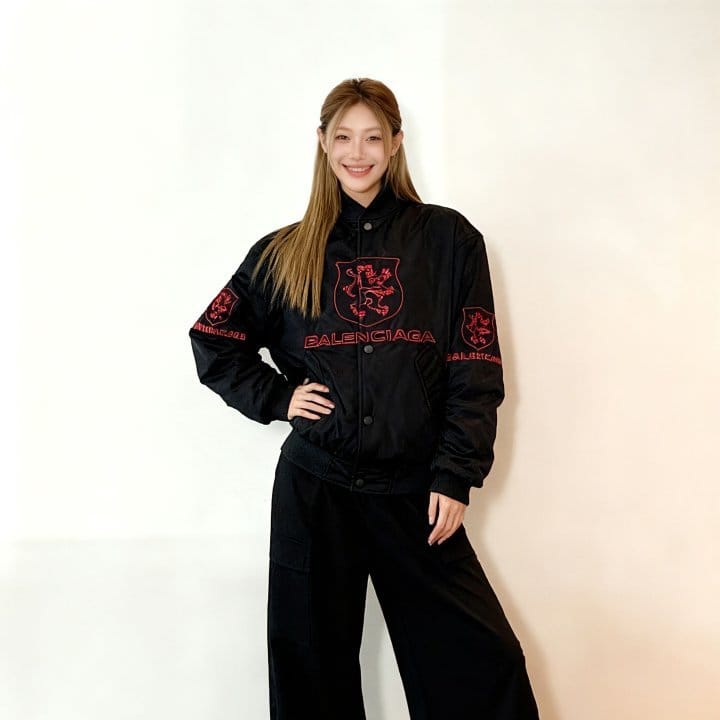 BALENCIAGA 발렌시아가 라이언 크럽 셔링 봄버 자켓