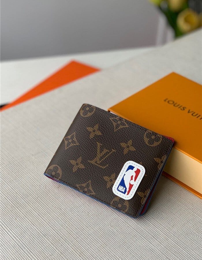 LOUIS VUITTON 루이비통 NBA 멀티플 모노그램 반지갑 2COLOR