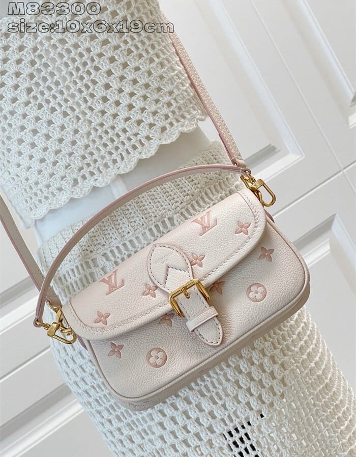 LOUIS VUITTON 루이비통 나노 다이앤 바이 컬러 크로스백 M83300