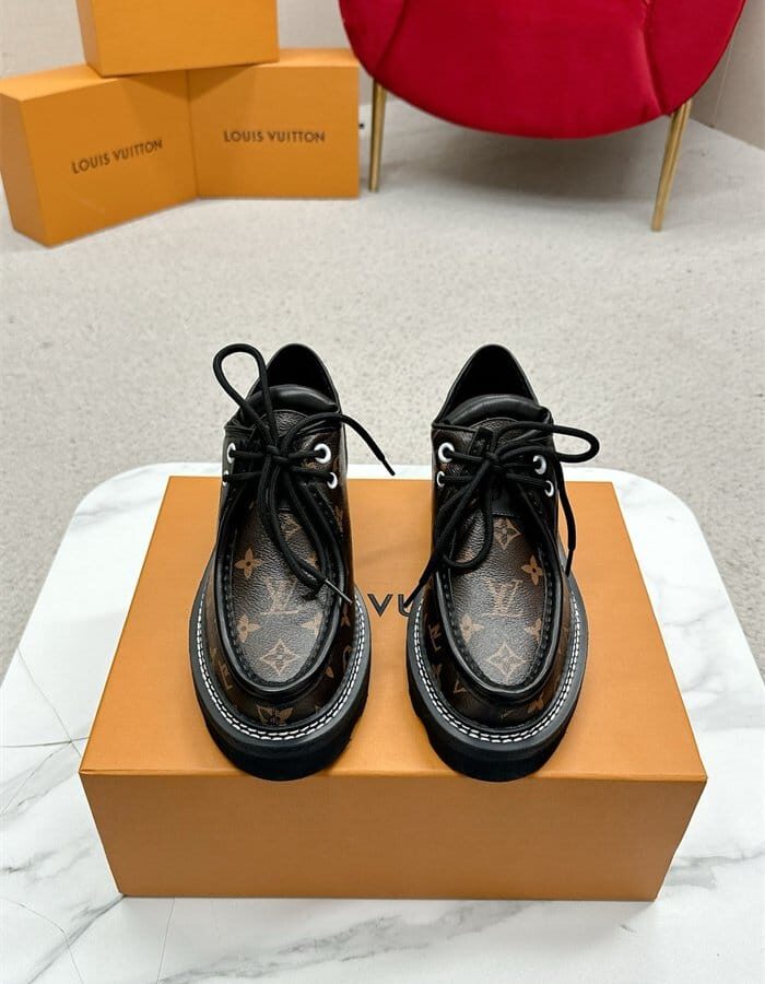 LOUIS VUITTON 루이비통 여성용 로퍼 L72136-1 2024/신상