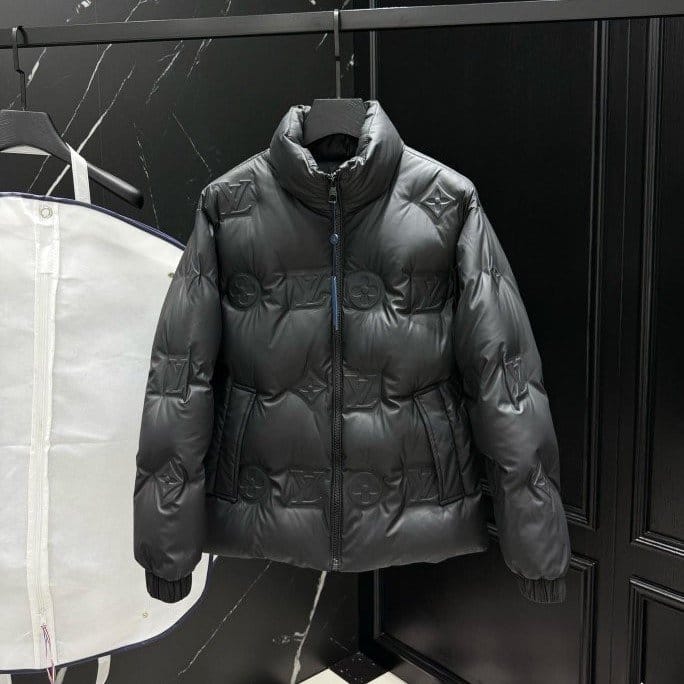 LOUIS VUITTON 루이비통 엠보 다운 패딩 자켓