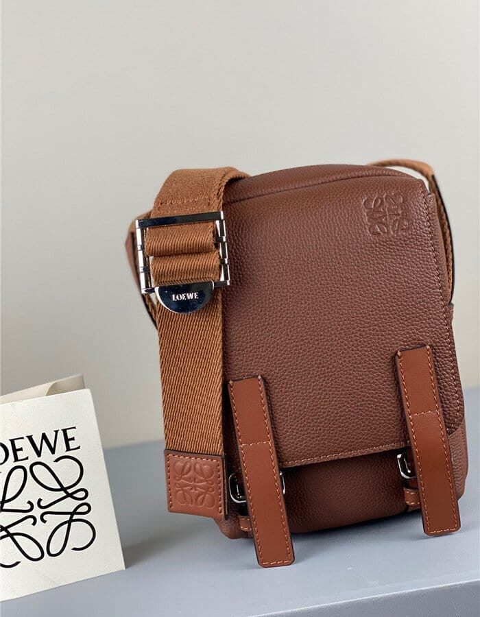 LOEWE 로에베 크로스백 L18210