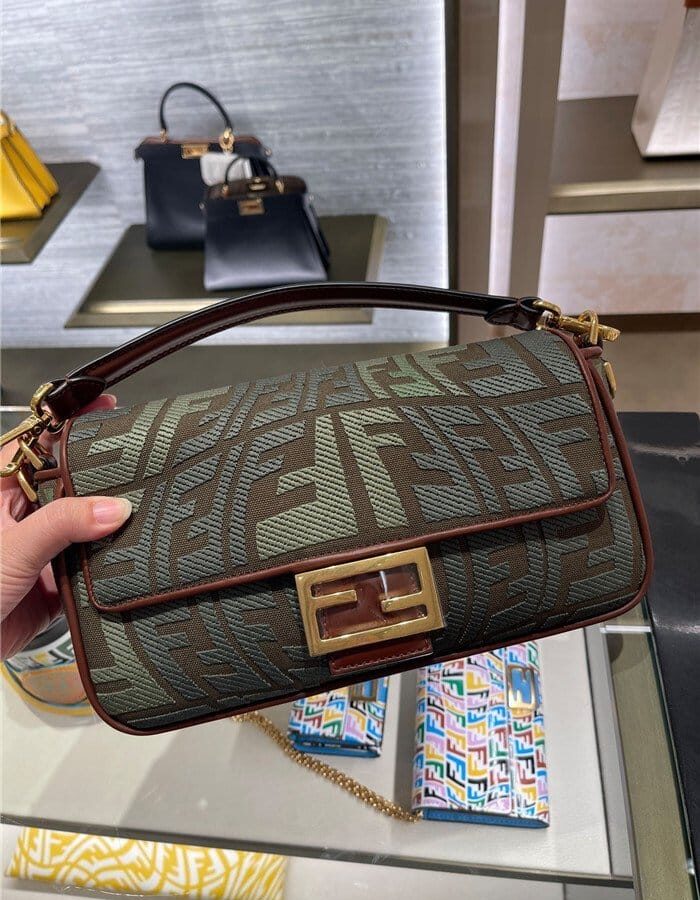FENDI 펜디 아이코닉 바게트백 F8409