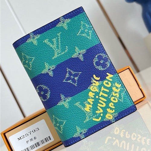 LOUIS VUITTON 루이비통 여권지갑 M25793