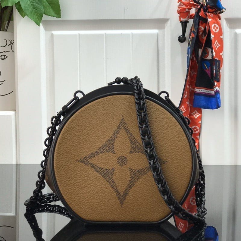 LOUIS VUITTON 루이비통 여성용 자이언트 샤포 체인 숄더백