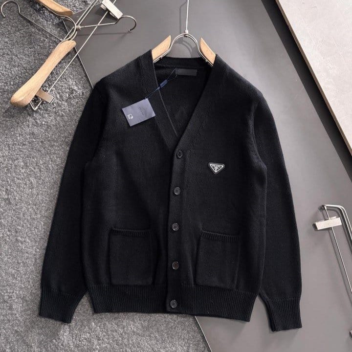 PRADA 프라다 메탈 플레이트 비즈 가디건