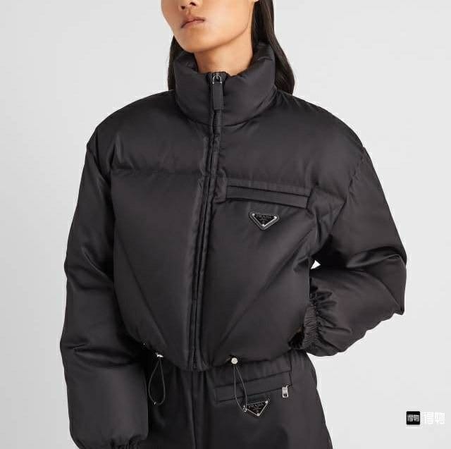 PRADA 프라다 트라이앵글 숏패딩
