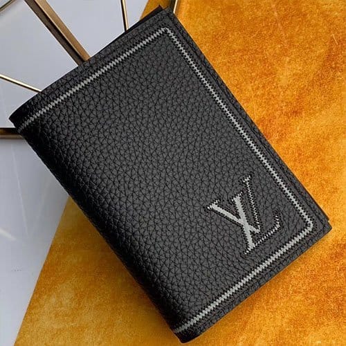 LOUIS VUITTON 루이비통 여권지갑 심플한 디자인