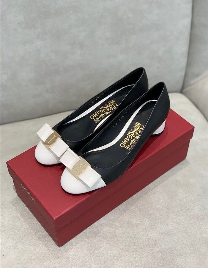 FERRAGAMO 페레가모 여성용 구두 (굽높이4CM) F74550