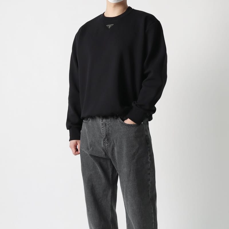 PRADA 프라다 삼각 맨투맨