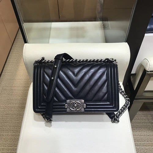CHANEL 샤넬 리보이백 25CM AS67086