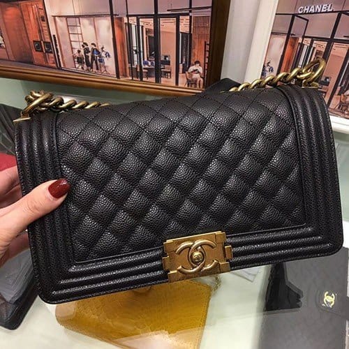 CHANEL 샤넬 보이백 캐비어 미듐 25CM AS67086