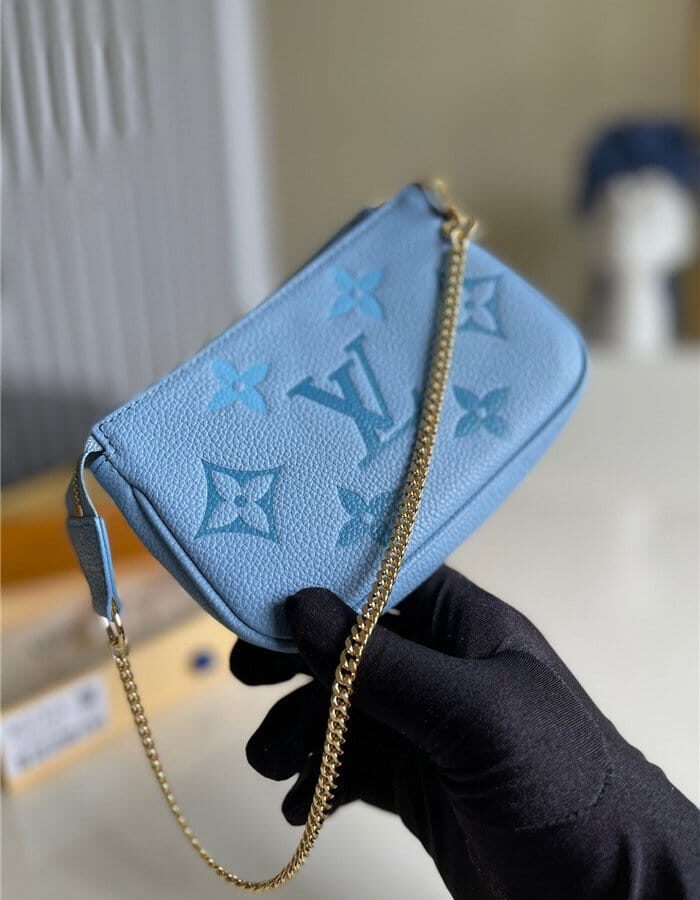 LOUIS VUITTON 루이비통 앙프렝뜨 가죽 포쉐트 악세수아 M8050