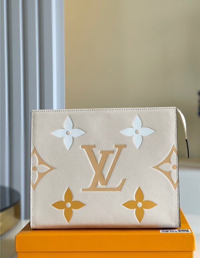 LOUIS VUITTON 루이비통 바이 더 풀 토일레트리 파우치 26 M80504 2021/신상