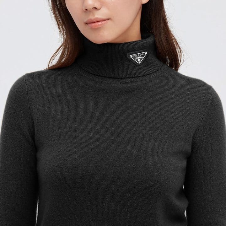 PRADA 프라다 플레이트 터틀넥니트 2COLOR