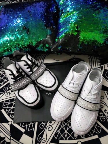 CHANEL 샤넬 펀칭 로고 스니커즈