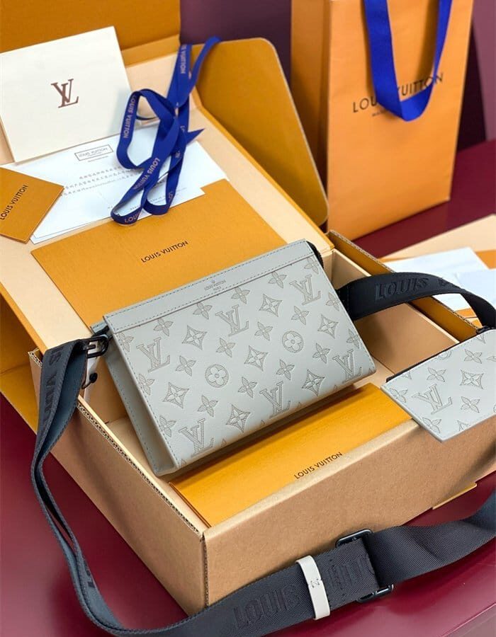 LOUIS VUITTON 루이비통 가스통 웨어러블 M81115