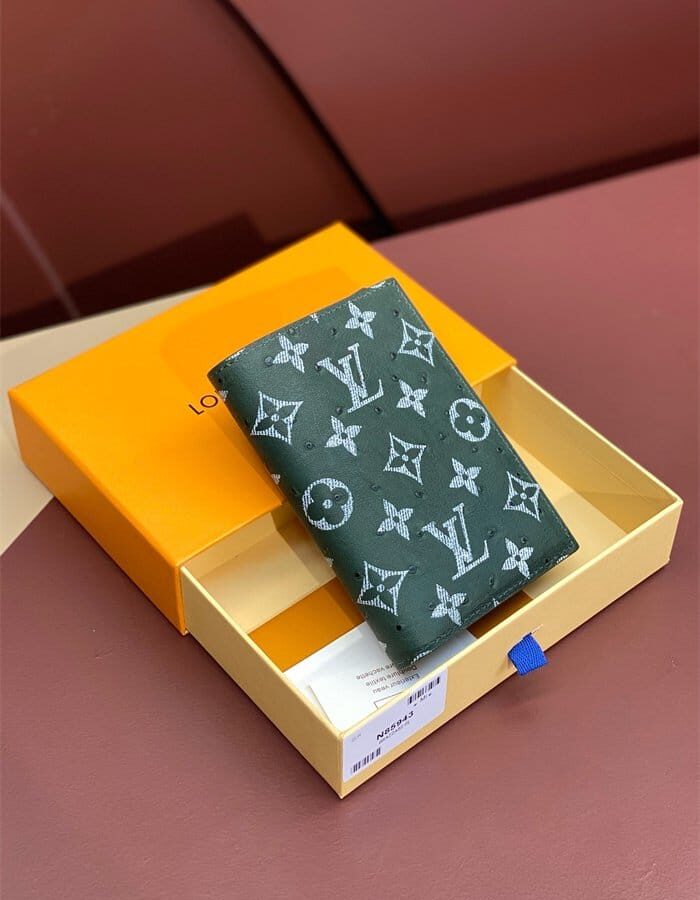 LOUIS VUITTON 루이비통 여권지갑 N85943 2024/신상
