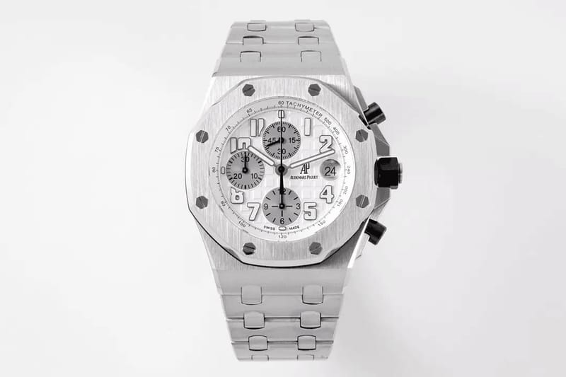 AUDEMARS PIGUET 오데마피게 로얄오크 오프쇼어 화이트 다이얼 26470