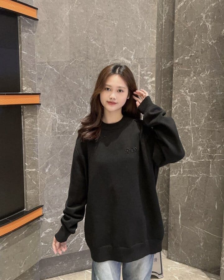 LOUIS VUITTON 루이비통 시그니처 톤온톤 자수 니트