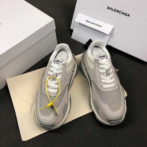 BALENCIAGA 발렌시아가 트리플S 남여공용 스니커즈 A717638380