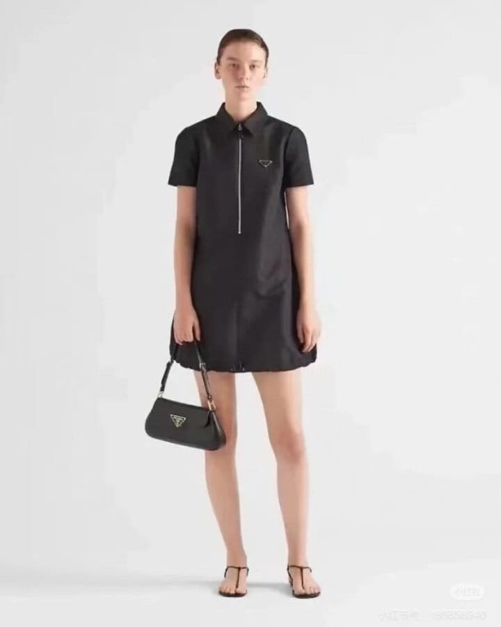 PRADA 프라다 카라지퍼 원피스