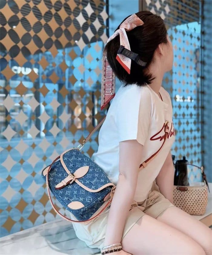 LOUIS VUITTON 루이비통 다이앤 숄더백 M13070