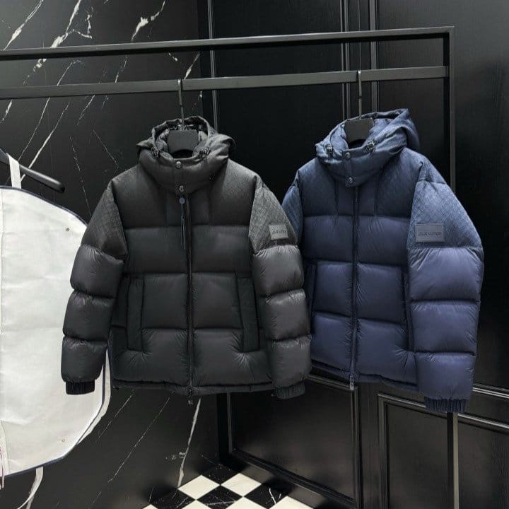 LOUIS VUITTON 루이비통 모노그램 로고 패치 다운 패딩