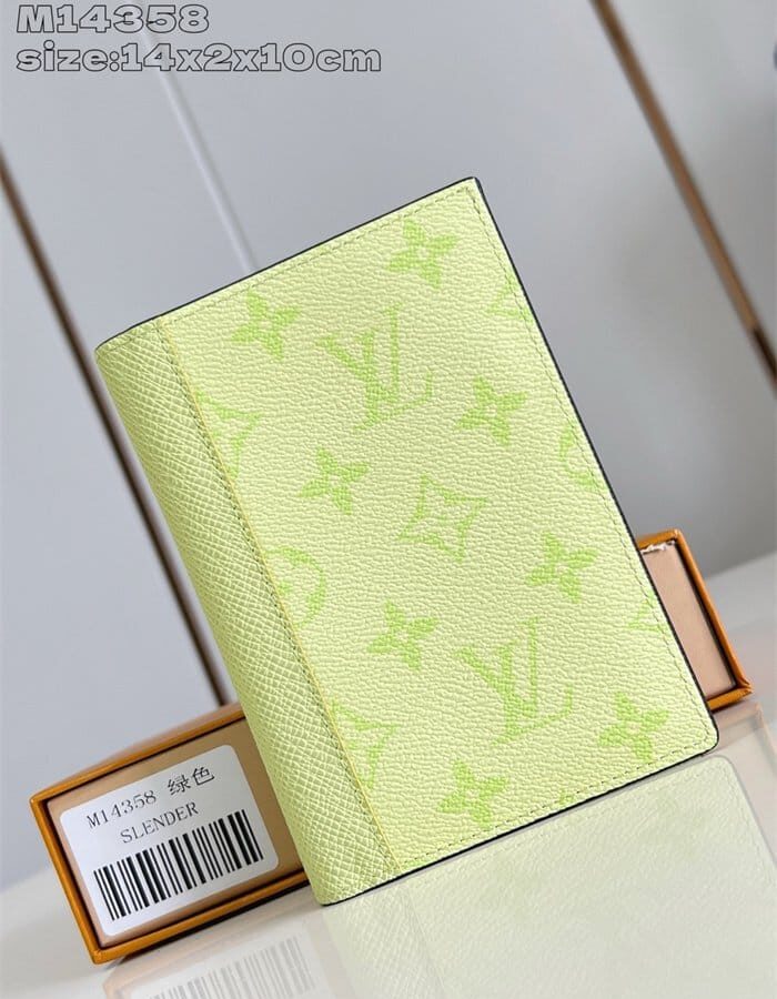 LOUIS VUITTON 루이비통 패스포트 여권지갑 M14358