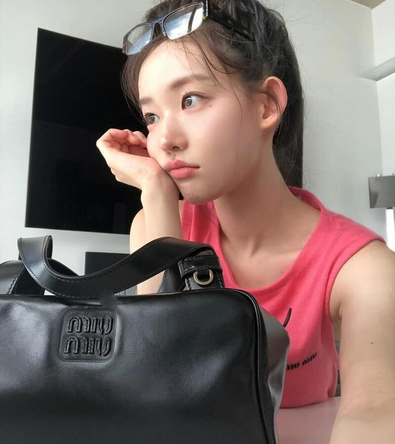 [배우 최윤지] MIUMIU 미우미우 가죽 탑 핸들백 5BB182