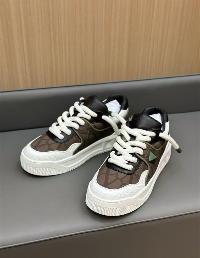 VALENTINO 발렌티노 남여공용 스니커즈 V76759-2 2024/신상