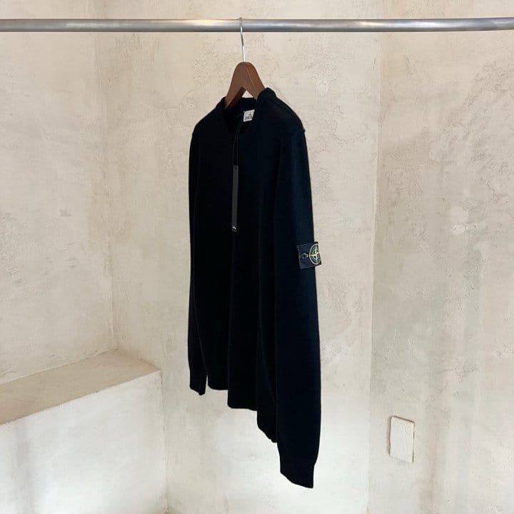 STONE ISLAND 스톤아일랜드 스티치 디테일 크루넥 니트