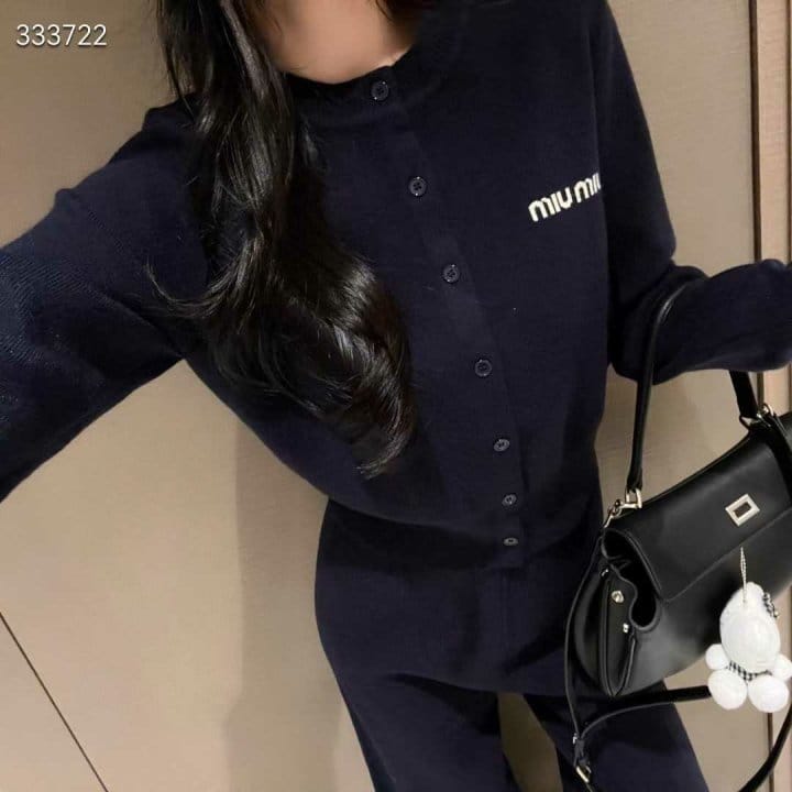 MIUMIU 미우미우 니트 셋업 3COLOR
