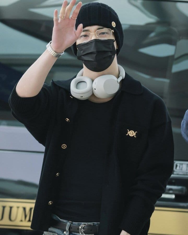 [스트레이키즈 현진] VERSACE 베르사체 메두사 니트 폴로 가디건