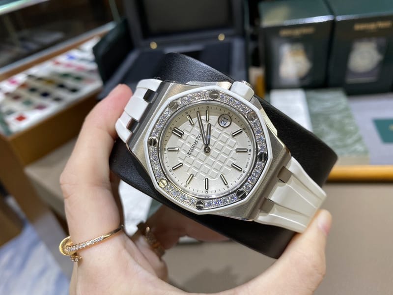 AUDEMARS PIGUET 오데마피게 로얄오크 화골 금통 다이아베젤 러버밴드 37mm 57540