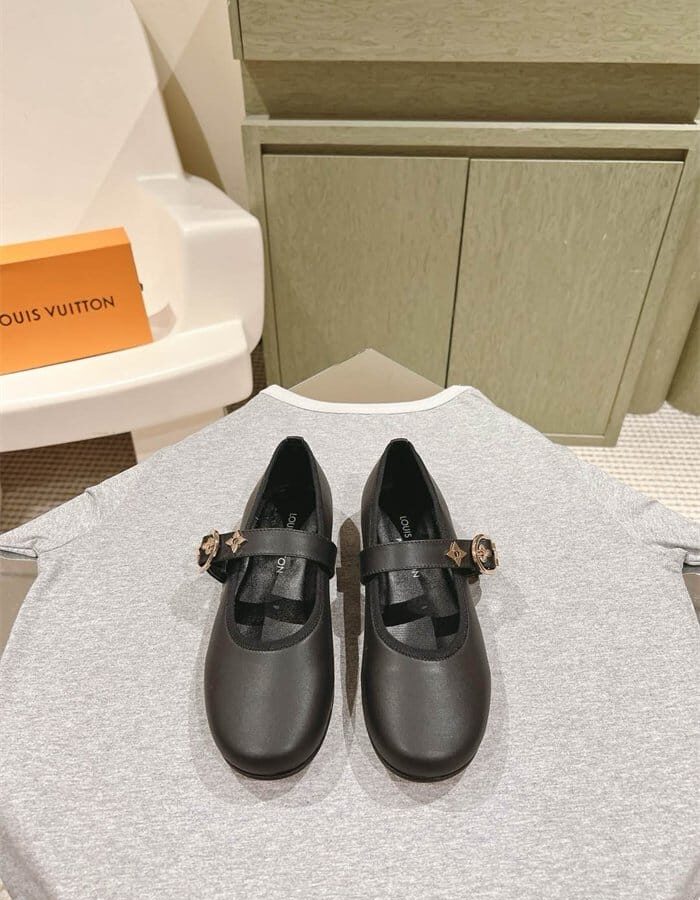 LOUIS VUITTON 루이비통 여성용 단화 L65261-2 2024/신상 2COLOR