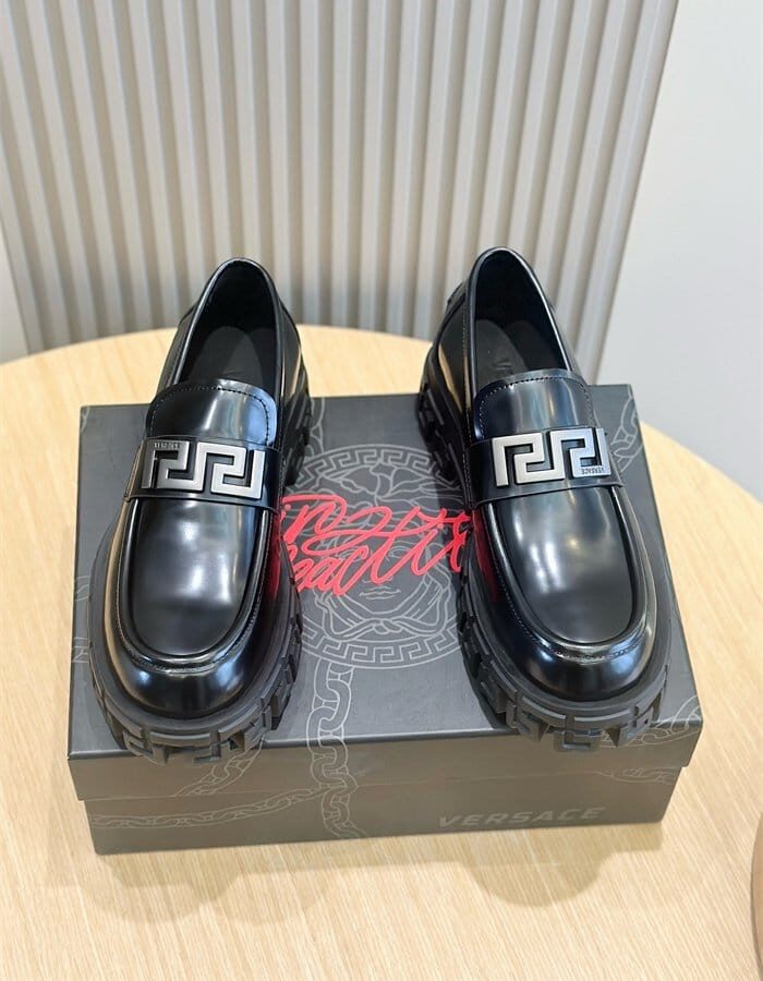 VERSACE 베르사체 남성용 로퍼 V835229-1 2024/신상