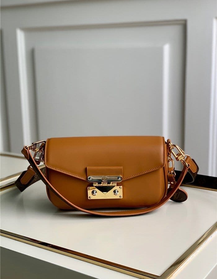 LOUIS VUITTON 루이비통 스윙백 M20393