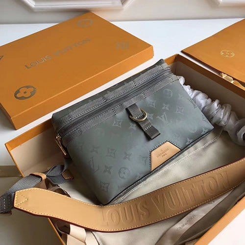 LOUIS VUITTON 루이비통 티타늄 메신저백 MESSENGERM43889