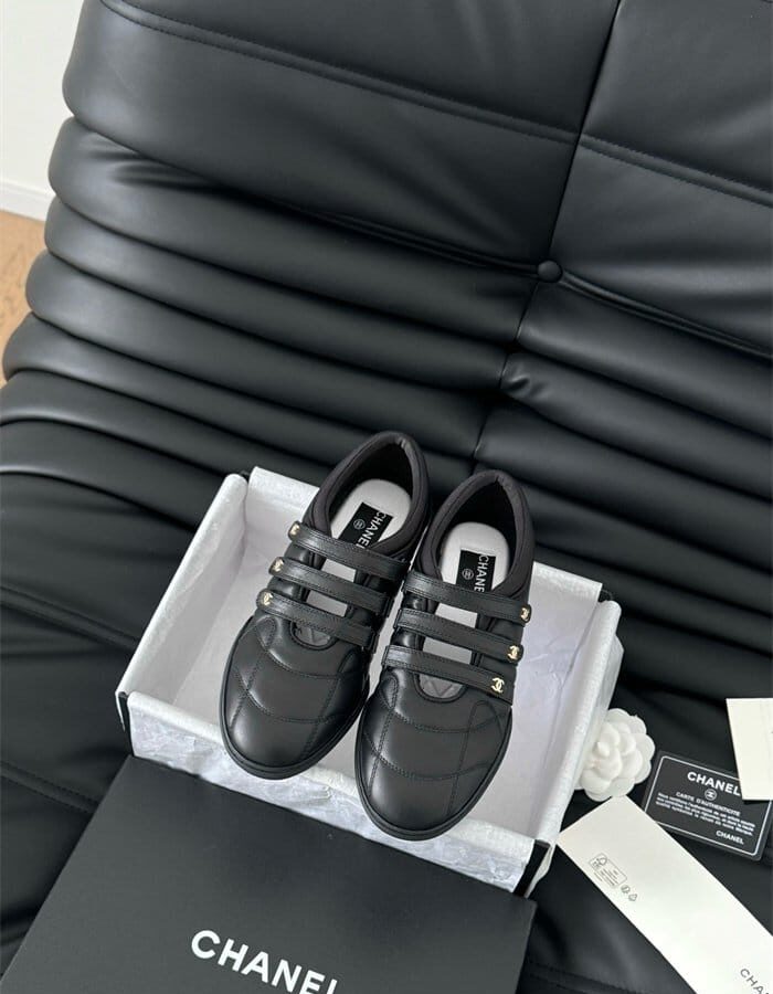 CHANEL 샤넬 여성용 스니커즈 C61613-1 2024/신상 2COLOR