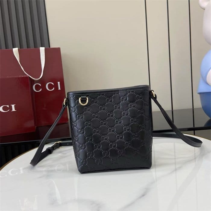 GUCCI 구찌 GG 엠블럼 나노 버킷백 847090