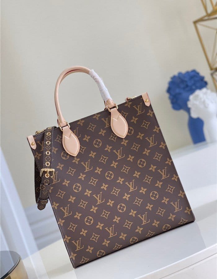 LOUIS VUITTON 루이비통 쁘띠 삭 플라 숄더백 M4584