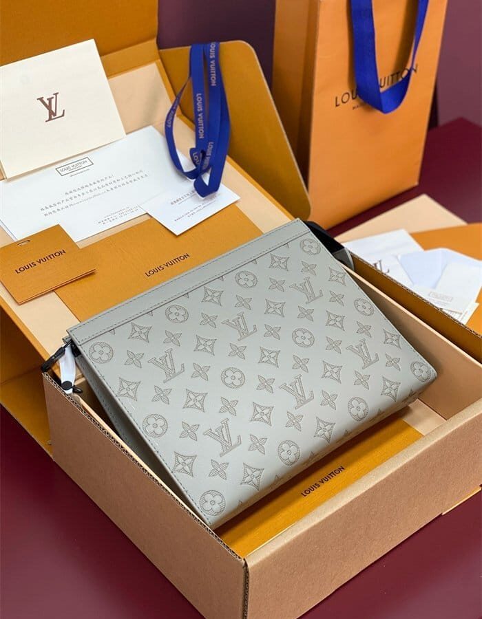 LOUIS VUITTON 루이비통 포쉐트 보야주 이클립스 M61692