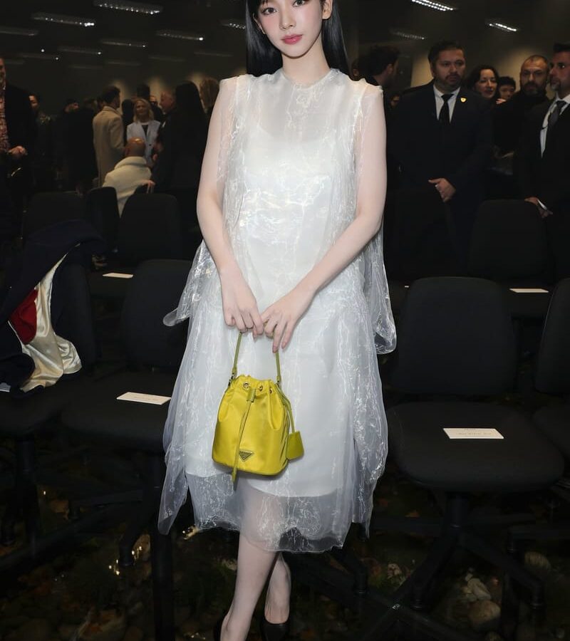 [에스파 카리나] PRADA 프라다 숄더백 1BE067